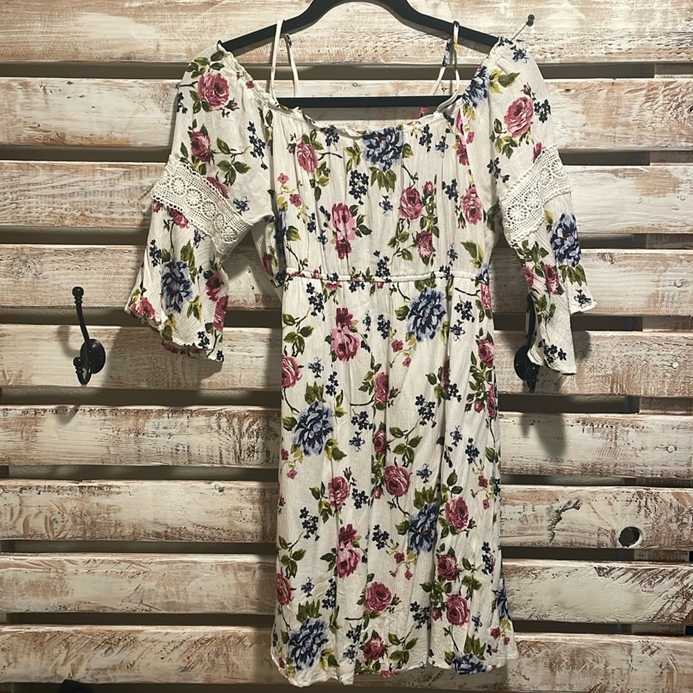 🔥🔥 (3/$20) 
Medium Floral Summer Country Dress | Open Shoulders and Lace Accent